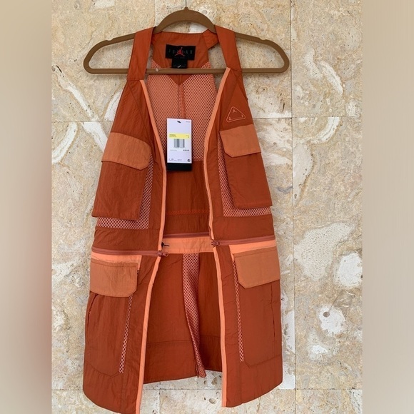 Jordan Women's 23 Engineered Layering Vest - Picture 6 of 8